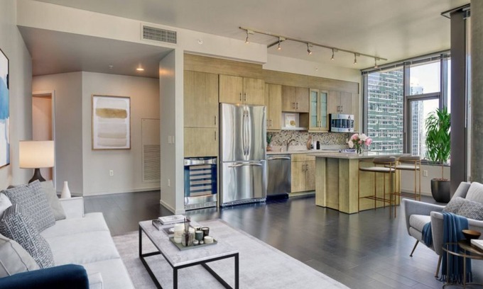 Belltown Copropriété | Luxury Living: 2BR Condo at Via 6