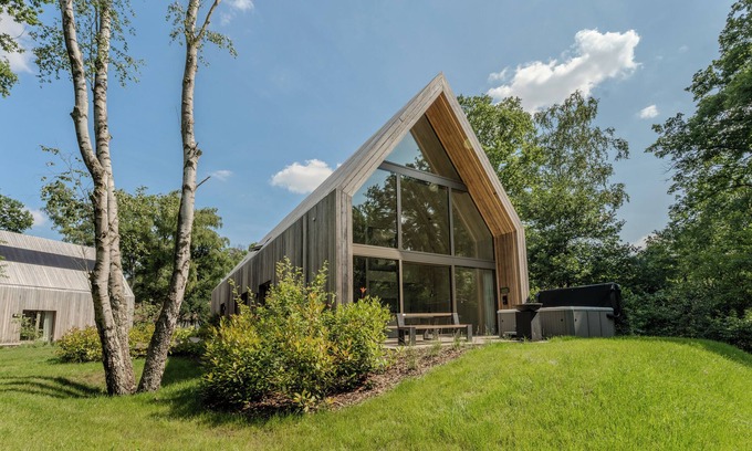 Zolder Maison | Luxury lodge for 6 people with jacuzzi, surrounded by nature and equipped with high-quality amenities.