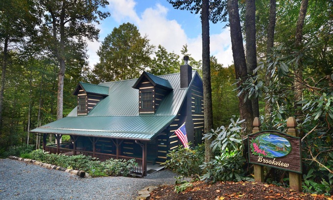 Blowing Rock Cabine | * Cabane en rondins de luxe *: 3 rois / 1 reine / 4 complets (lits superposés) + cheminée + foyer + jacuzzi + 4 téléviseurs