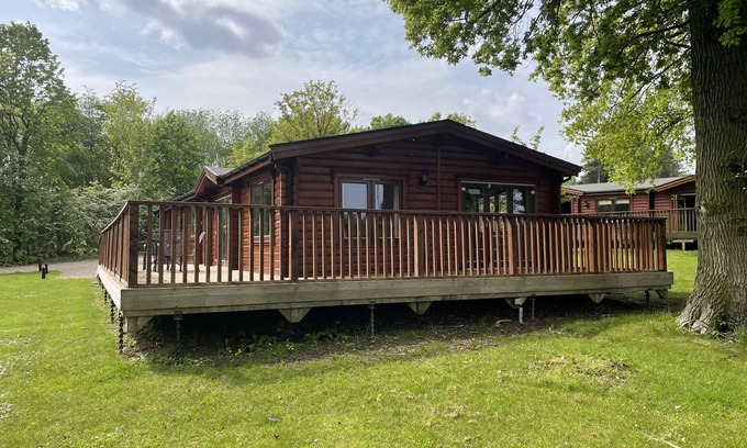 Kenwick Cabine | Luxury log Cabin With hot tub Overlooking the Kenwick Park Golf Course