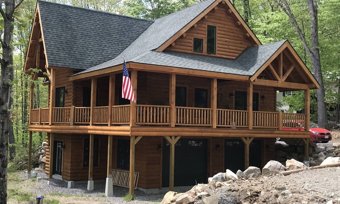 Meredith Cabine | Luxury Log home steps from private beach in Meredith on Lake Winnipesaukee.