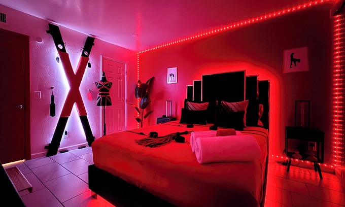 Tucson Appartement | Luxury Lovers’ Escape | Private Hot Tub & Fantasy Suite