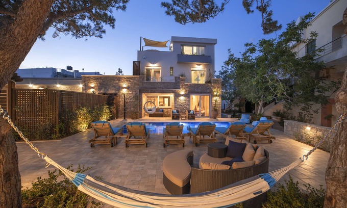 Koutsouras Villa | Villa de quatre chambres avec piscine privée près de la plage