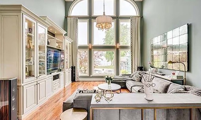 Grimsby Maison | Luxury Million $$$ Lakefront Estate House - Swimming Pool - Bed and Breakfast
