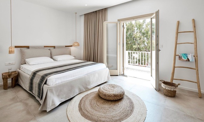 Adamas Villa | Suite de luxe Milos | Suite supérieure | 1 chambre | Intérieur bien meublé | Adamanta