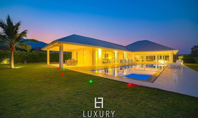 Sam Phraya Villa | Luxury Modern 4 Bedroom Pool Villa! (PH111)