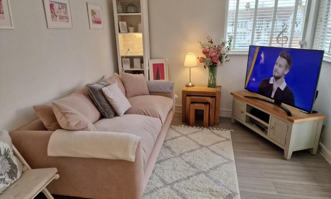 Leigh-on-Sea Appartement | Luxury modern Apt with parking on Leigh Broadway