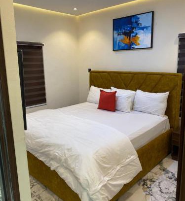 Oshodi-Isolo Appartement | Luxury & Modern Self Check-In Apts near Airport M02b