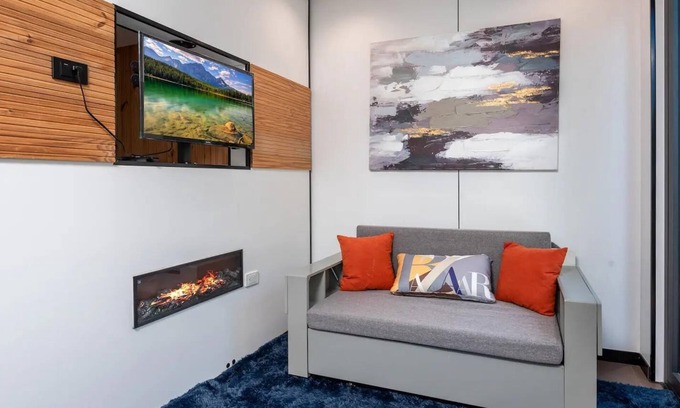 Tarzana Maison | Luxury Modern Tiny House - 1 BD, 1 BA and Sofa