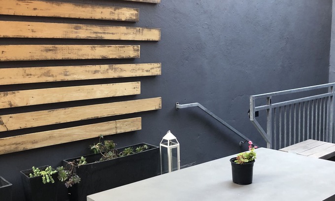 Eureka Valley Maison | Luxury Modern Unit on Market St - w/Private Patio - Hot tub, Fire Pit, Lounge +
