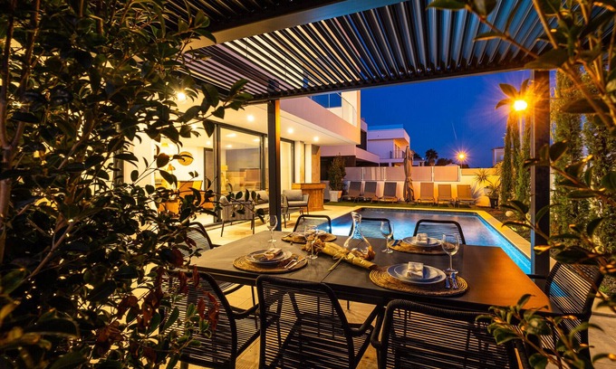 Cerro de Aguia Villa | Villa luxueuse /moderne/piscine chauffée à 1800 mètres de la plage Sao Rafael