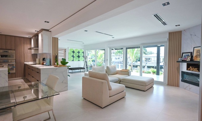 Pompano Isles Maison | Luxury Modern Waterfront 4/4 House in Pompano Beach