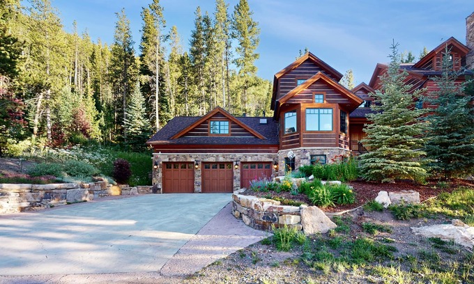 Keystone Maison | Luxury mountain estate w/ private hot tub, home theater, two W/Ds, & spa