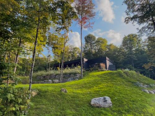 La Conception Chalet De Ski | Luxury Mountain Retreat with Spa Near Mont Tremblant