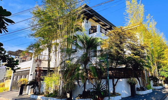 Las Pinas Villa | Luxury Music Garden Villa Near T1 Airport Free Transport