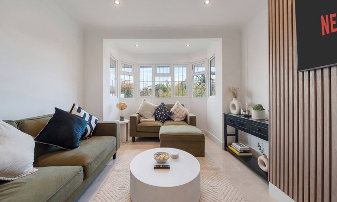Finchley Church End Appartement | Luxury New 2 Bedroom Apartment in Mill Hill, 3 minutes walk to the station!