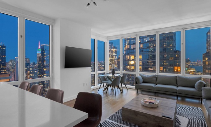 Garment District Appartement | Luxury NYC Skyline 2 BD/2 BA - Amazing VIEWS