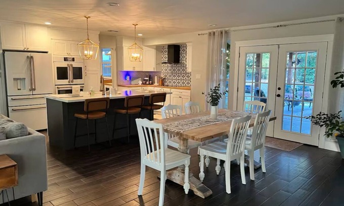 Leon Valley Maison | Luxury Oasis 4BR, Pool, Grill, Coffee+Snack Bar
