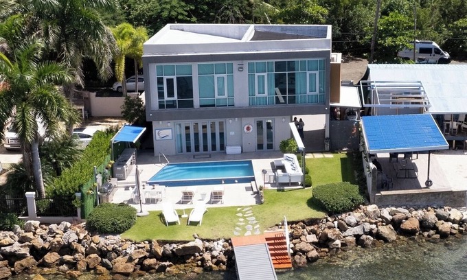 Guanajibo Villa | Villa de luxe face à l'océan avec piscine à débordement, ponton privé et beaucoup de kayaks