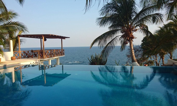 Carrizalillo Maison | Accueil de luxe en bord de mer - immense piscine à débordement