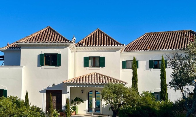 Malhao Maison | Luxury Oceanfront Villa - Catered & Serviced with Private Boat & Skipper