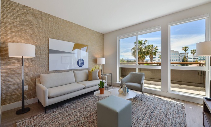Mountain View Appartement | Luxury One Bedroom with Full-Service Amenities