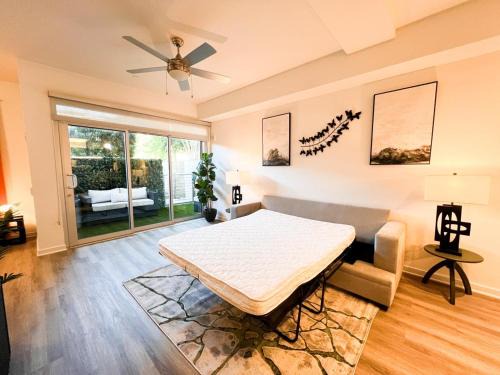 Carthay Circle Appartement | Luxury Open BD w Pool, Parking, & WD 133