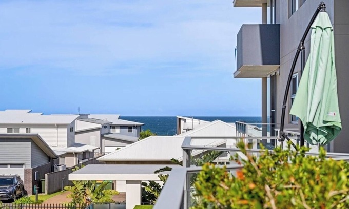 Caves Beach Appartement | Luxury, over-sized private unit, by the beach. Pet friendly!