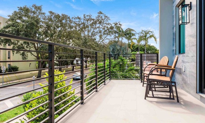 Colee Hammock Maison | Luxury Paradise Walk to Las Olas -5 Mins to Beach