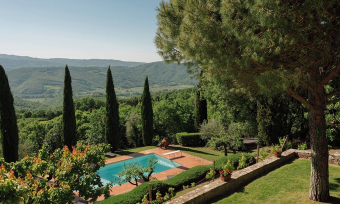 Bivio Lugnano Villa | Villa paisible de luxe avec pergola couverte de vigne bénéficiant d'une vue panoramique sur la vallée de Niccone, Toscane