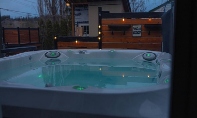 Prince George Maison | Luxury pet friendly estate w/ hot tub and heated pool in the heart of the city
