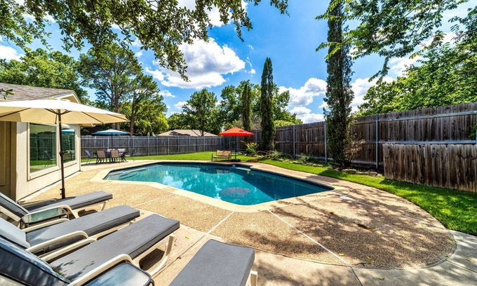North Richland Hills Maison | Luxury Poolside Retreat in DFW