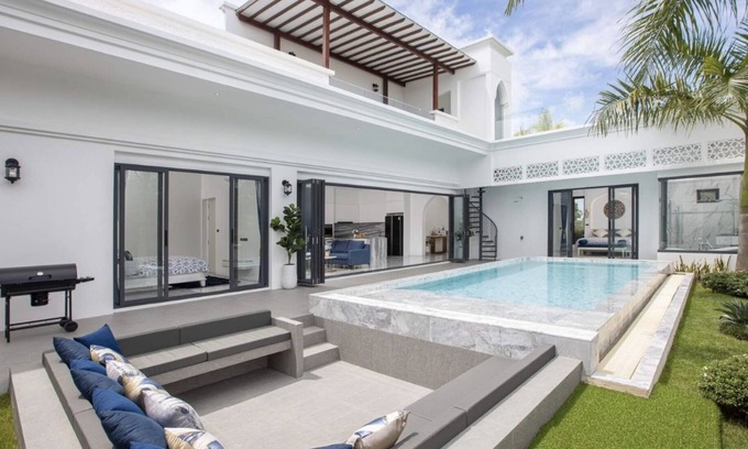 Si Sunthon Villa | Luxury Pool Villa with Maid - 5 minutes from Boat Avenue