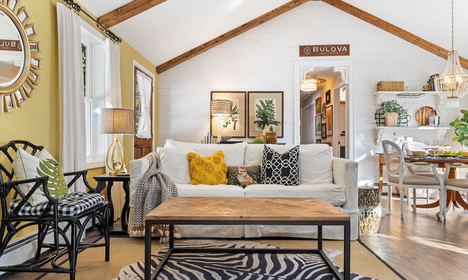 Old Saybrook Center Maison | Luxury & Premier Location-THE CASHMERE COTTAGE! Near the Kate / Saybrook Point!
