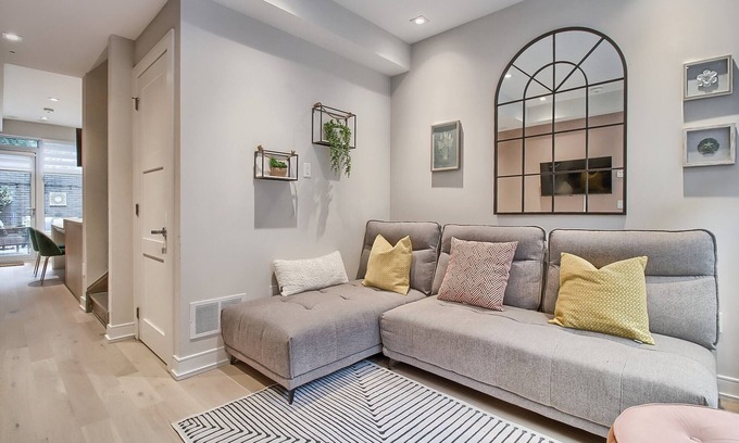 Bloor-Yorkville Maison | Luxury prime property in central downtown Toronto