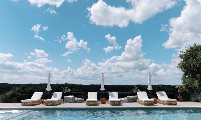 Dripping Springs Maison | Luxury Ranch Near Austin - Perfect For Family Reunions, Pool, Spectacular Views!