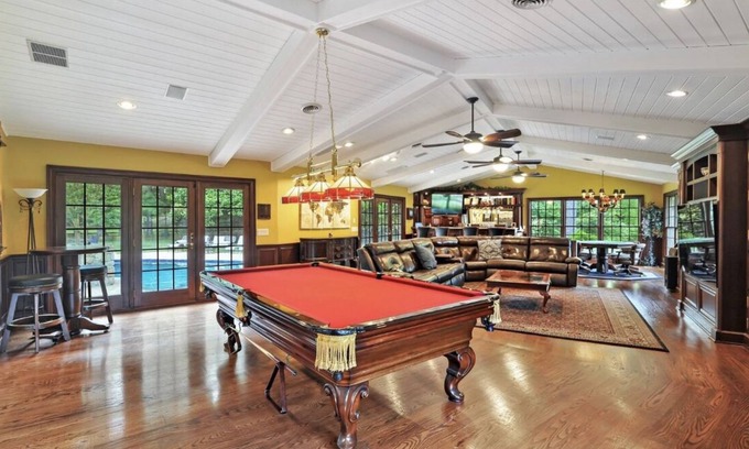 Dover Maison | Luxury Retreat in Dover with Pool and Pond