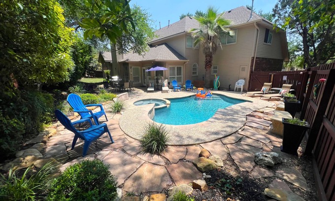Hidden Forest Maison | Luxury Retreat - Relaxing getaway with Pool, Hot Tub, Game Room, & 2 King Suites