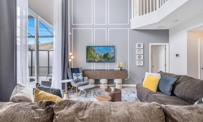 Solana Maison | Luxury Retreat w/ Heated Pool near Disney!
