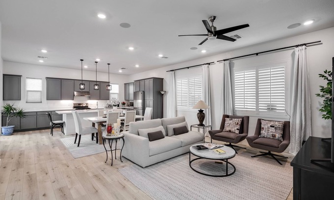 Peoria Maison | Luxury RH Furnished-Modern Home-Super Clean -All 5 stars review-Great Location