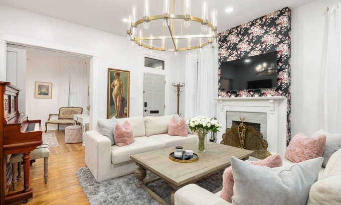 Short North Maison | Luxury Rose Manor - Perfect for Bachelorettes!
