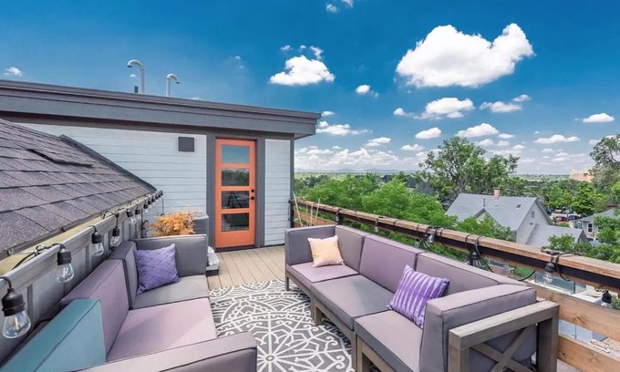 Littleton Maison | Luxury Rowhome w. Rooftop Mountain Views in Littleton