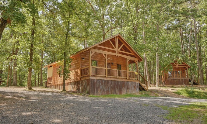 Board Camp Cabine | Luxury rustic cabin located 3 miles to Wolf Pen Gap, Sleeps 5, 2 bedroom, 1 bath