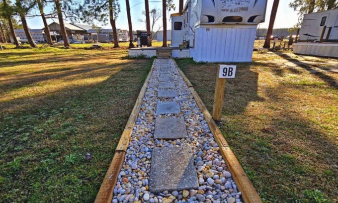 Peletier Maison | Luxury RV only 3 miles to the Beach, 20 miles to Lejeune and Cherry Point