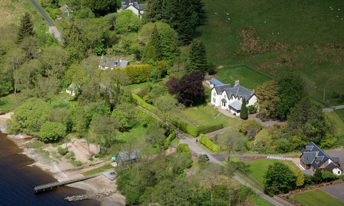 Kilchrenan Villa | Maison de vacances écossaise de luxe sur les rives du Loch Awe avec bateau, jetée,