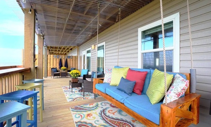 Surfside Beach Copropriété | Luxury Seaside Condo w/Ocean Views, steps to sand!