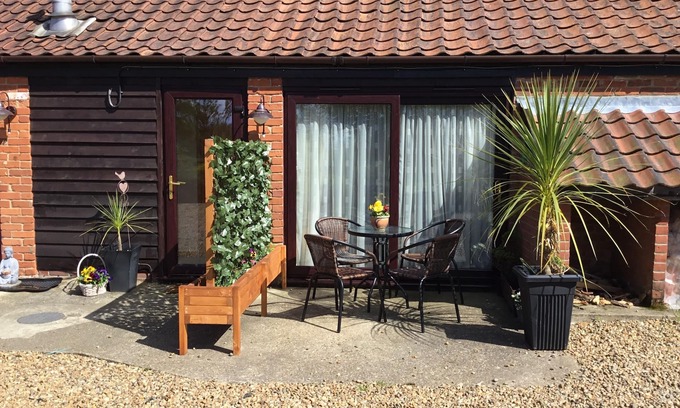 Surlingham Cottage | Luxueuse location de vacances autonome, emplacement paisible à proximité des Norfolk Broads
