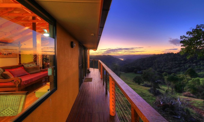 Balmoral Ridge Maison | Villa de luxe indépendante avec lit king size, double spa, cheminée et cuisine.