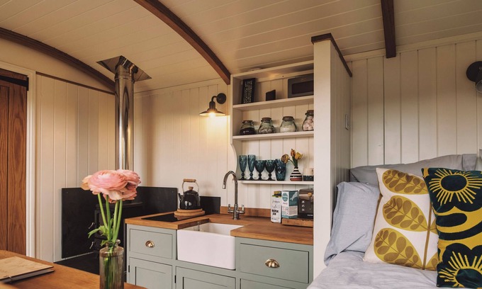 Mabe Cabine | Luxury Shepherds Hut with Bath