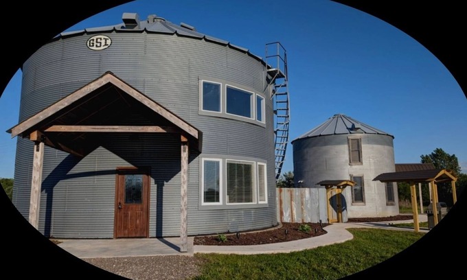 Lewistown Maison | Luxury Silo, King bed Wi-Fi, Grill, Fire pit. Sunsets in the country